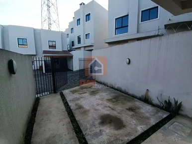 Sobrado à Venda Em Uvaranas