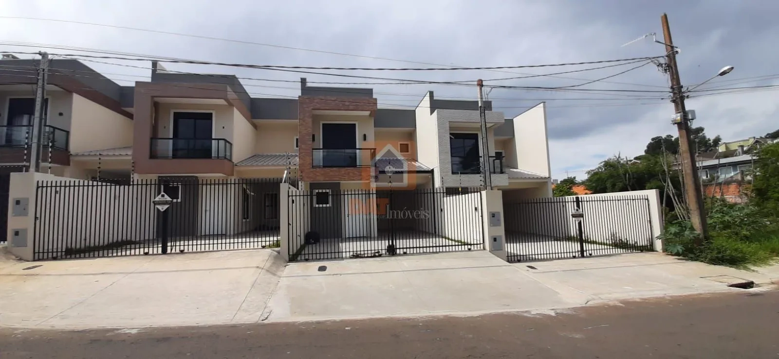 Sobrado à Venda No Bairro órfãs