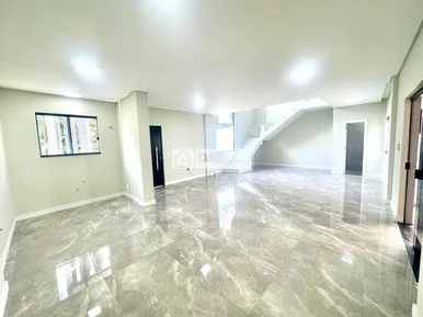 Sobrado à Venda Bairro Estrela