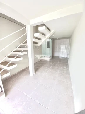 Sobrado à Venda No Bairro Contorno