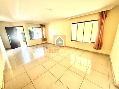 Casa à Venda Em Uvaranas 