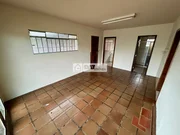 <strong>Casa de esquina para locação no Colônia Dona Luiza</strong>