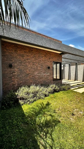 Casa Médio Padrão - Le Parc