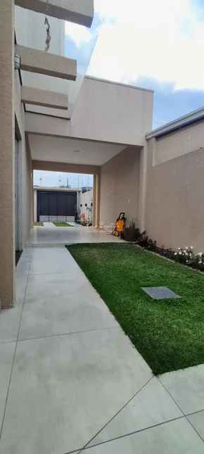 Sobrado à Venda  - Uvaranas