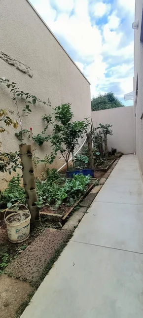 Sobrado à Venda  - Uvaranas