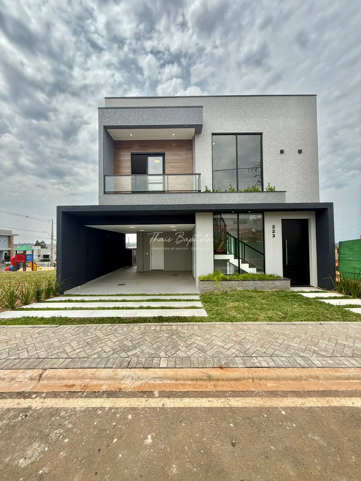 Condomínio Ecoville - Sobrado à Venda - Contorno