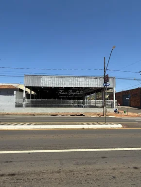 Imóvel Comercial De Esquina Para Locação - Oficinas