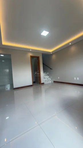 Sobrado Médio Padrão 3 Suítes à Venda - Jardim Carvalho