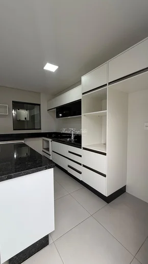 Sobrado Semi Mobiliado à Venda - Bairro Boa Vista