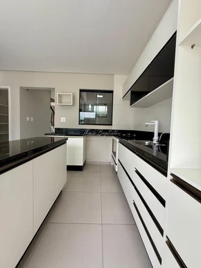 Sobrado Semi Mobiliado à Venda - Bairro Boa Vista