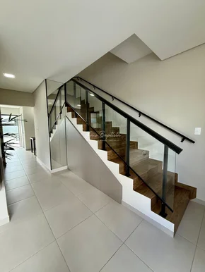 Sobrado Semi Mobiliado à Venda - Bairro Boa Vista