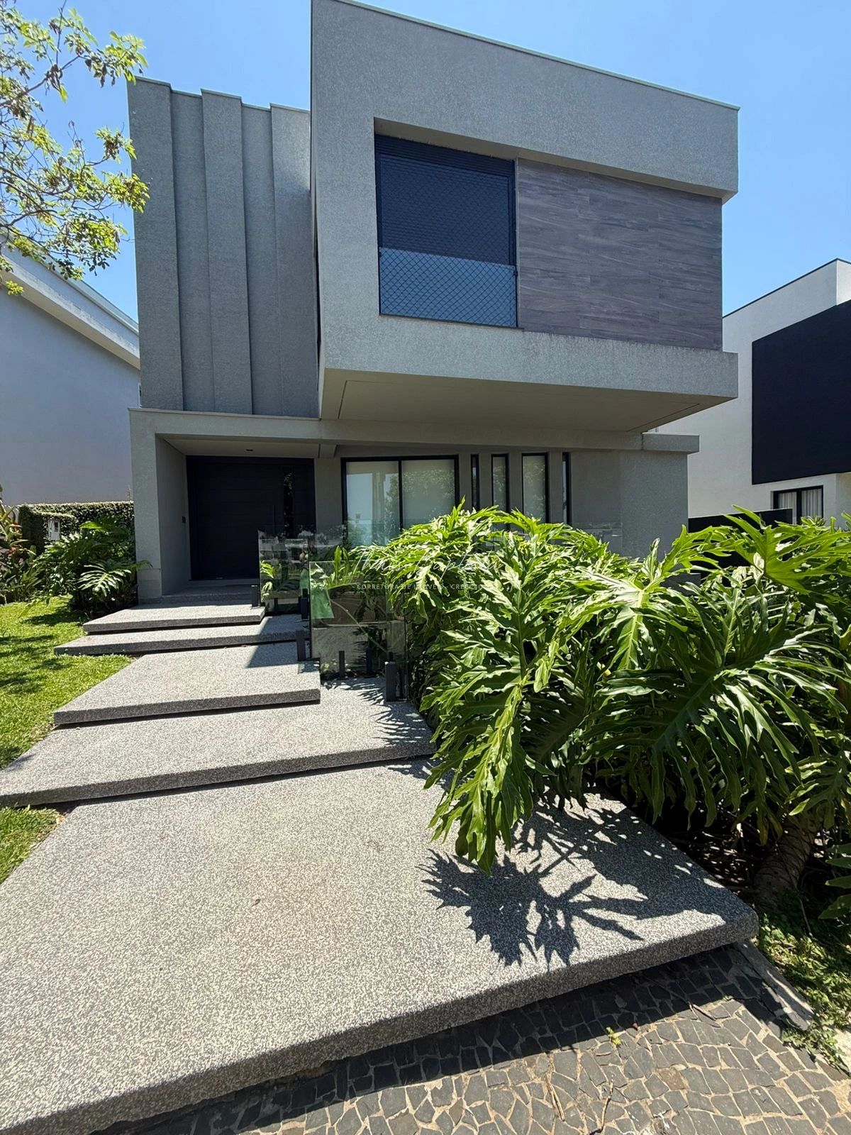 Condomínio La Defense - Sobrado à Venda