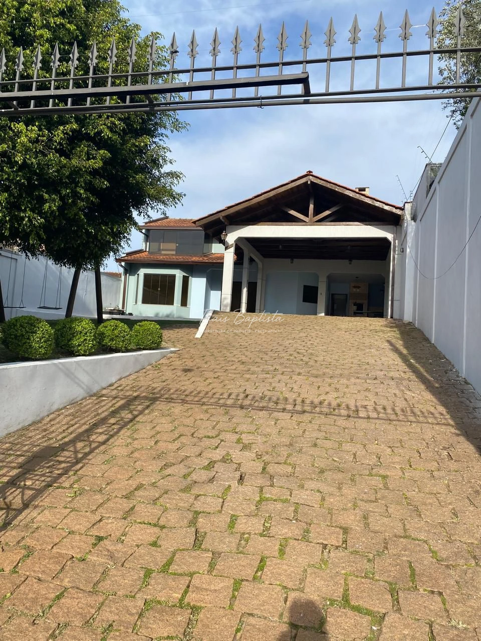 Sobrado Amplo à Venda, Ensolarado E Próximo Ao Centro