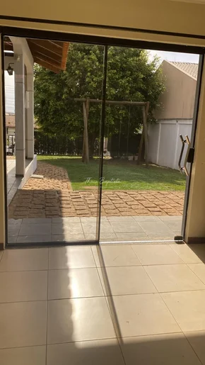 Sobrado Amplo à Venda, Ensolarado E Próximo Ao Centro