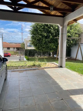 Sobrado Amplo à Venda, Ensolarado E Próximo Ao Centro