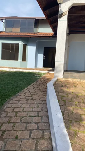 Sobrado Amplo à Venda, Ensolarado E Próximo Ao Centro