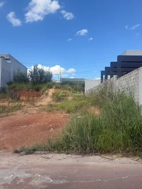 <strong>TERRENO À VENDA NO LE PARC - UVARANAS</strong>