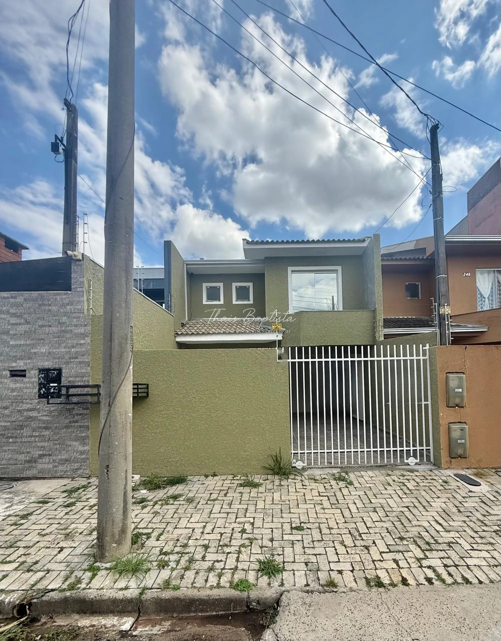 Sobrado Padrão à Venda - Orfãs