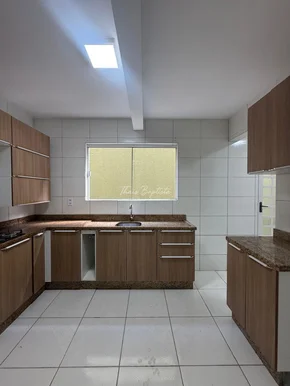 Sobrado Padrão à Venda - Orfãs