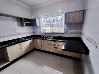 Sobrado à Venda - Uvaranas