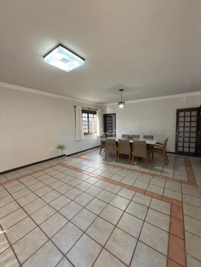 Casa à Venda Alto Padrão - Bairro Orfas