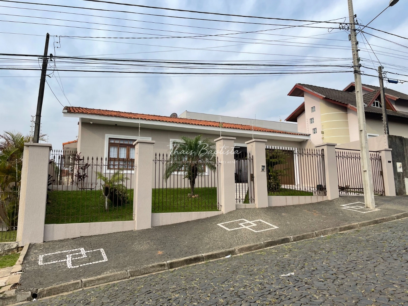 Casa Térrea à Venda - órfãs