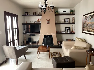 Casa Térrea à Venda - órfãs