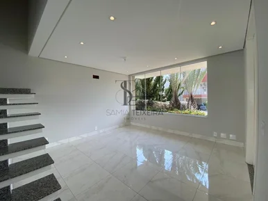 <strong></strong>&nbsp;<small>(4 dormit&oacute;rios sendo 4 su&iacute;tes)</small>