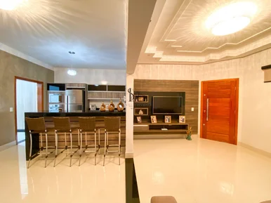 <strong></strong>&nbsp;<small>(2 dormit&oacute;rios sendo 1 su&iacute;te)</small>