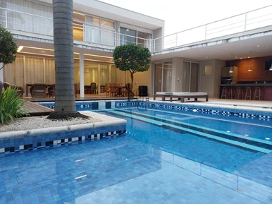 <strong></strong>&nbsp;<small>(4 dormit&oacute;rios sendo 4 su&iacute;tes)</small>