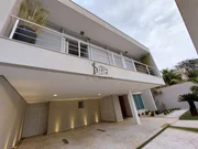 <strong></strong>&nbsp;<small>(4 dormit&oacute;rios sendo 4 su&iacute;tes)</small>