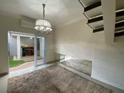 <strong></strong>&nbsp;<small>(3 dormit&oacute;rios sendo 1 su&iacute;te)</small>