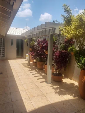 <strong></strong>&nbsp;<small>(3 dormit&oacute;rios sendo 1 su&iacute;te)</small>