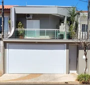 <strong></strong>&nbsp;<small>(3 dormit&oacute;rios sendo 1 su&iacute;te)</small>