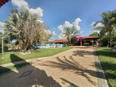 <strong></strong>&nbsp;<small>(3 dormit&oacute;rios sendo 1 su&iacute;te)</small>