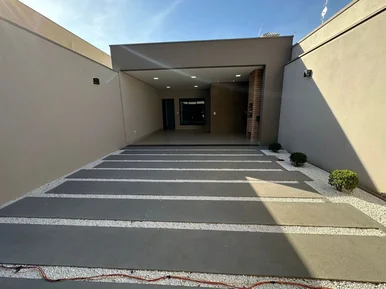 <strong></strong>&nbsp;<small>(3 dormit&oacute;rios sendo 1 su&iacute;te)</small>