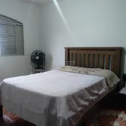 <strong></strong>&nbsp;<small>(3 dormit&oacute;rios sendo 1 su&iacute;te)</small>