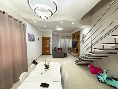 <strong></strong>&nbsp;<small>(4 dormit&oacute;rios sendo 2 su&iacute;tes)</small>