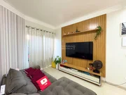 <strong></strong>&nbsp;<small>(4 dormit&oacute;rios sendo 2 su&iacute;tes)</small>