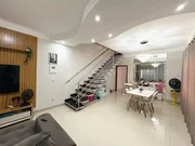 <strong></strong>&nbsp;<small>(4 dormit&oacute;rios sendo 2 su&iacute;tes)</small>