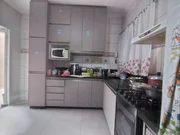 <strong></strong>&nbsp;<small>(4 dormit&oacute;rios sendo 1 su&iacute;te)</small>