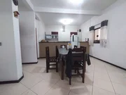 <strong></strong>&nbsp;<small>(4 dormit&oacute;rios sendo 1 su&iacute;te)</small>