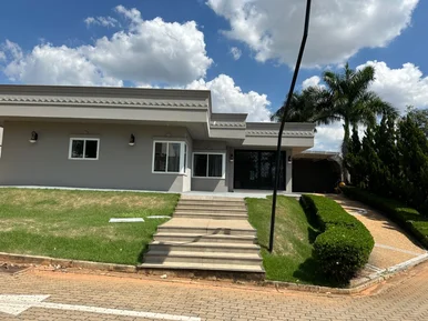 <strong></strong>&nbsp;<small>(3 dormit&oacute;rios sendo 1 su&iacute;te)</small>