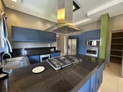 <strong></strong>&nbsp;<small>(3 dormit&oacute;rios sendo 1 su&iacute;te)</small>