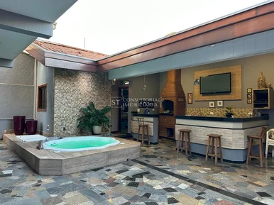 <strong>Casa de 3 quartos com suíte, 6 vagas de garagem na Morada do</strong>