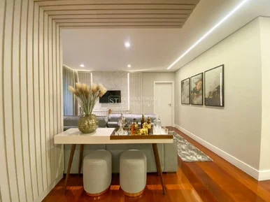 <strong></strong>&nbsp;<small>(3 dormit&oacute;rios sendo 3 su&iacute;tes)</small>