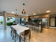 <strong></strong>&nbsp;<small>(3 dormit&oacute;rios sendo 1 su&iacute;te)</small>