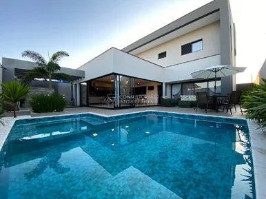 <strong></strong>&nbsp;<small>(3 dormit&oacute;rios sendo 1 su&iacute;te)</small>