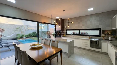 <strong>Casa em Condomínio à Venda em Americana-SP, Bairro Cariobinh</strong>