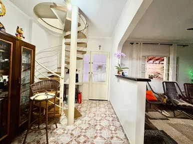 <strong>Casa à venda, 4 quartos, 2 suítes, 2 salas, 4 banheiros, 4 v</strong>